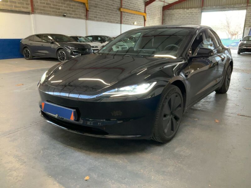 Tesla Model 3 noire livrée