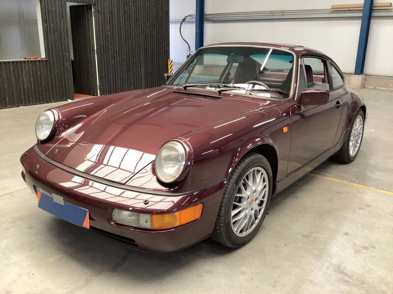 Porsche 911 bordeaux livrée