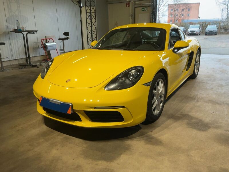 Porsche Cayman jaune livrée