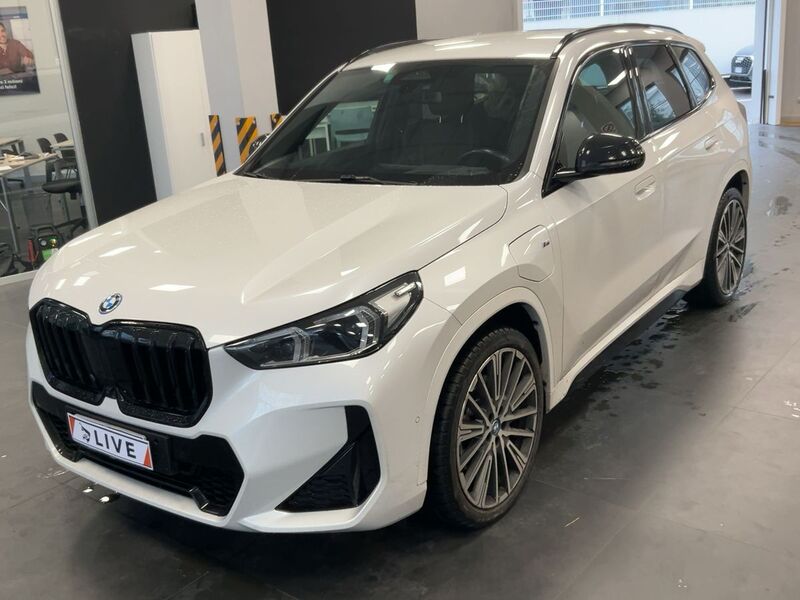 BMW X1 blanc livré